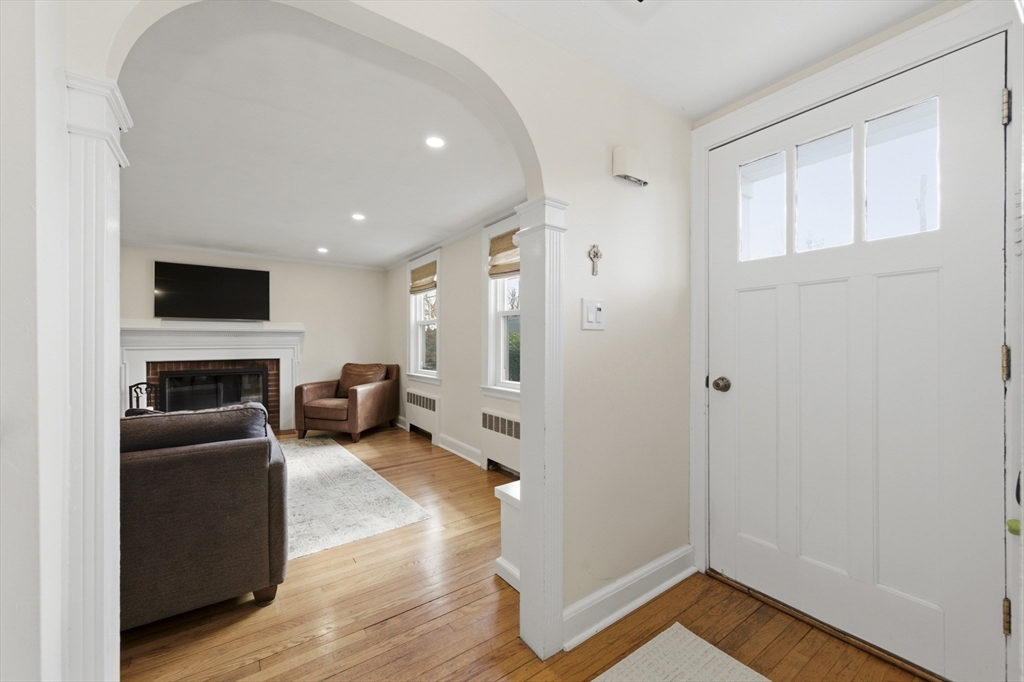 25 Wakefield Street Reading, MA 01867 - Photo 4 of 40