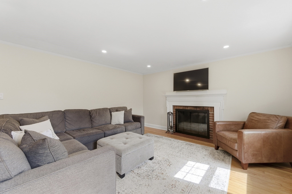 25 Wakefield Street Reading, MA 01867 - Photo 5 of 40