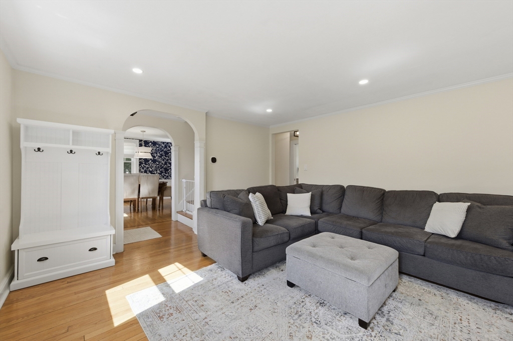 25 Wakefield Street Reading, MA 01867 - Photo 6 of 40