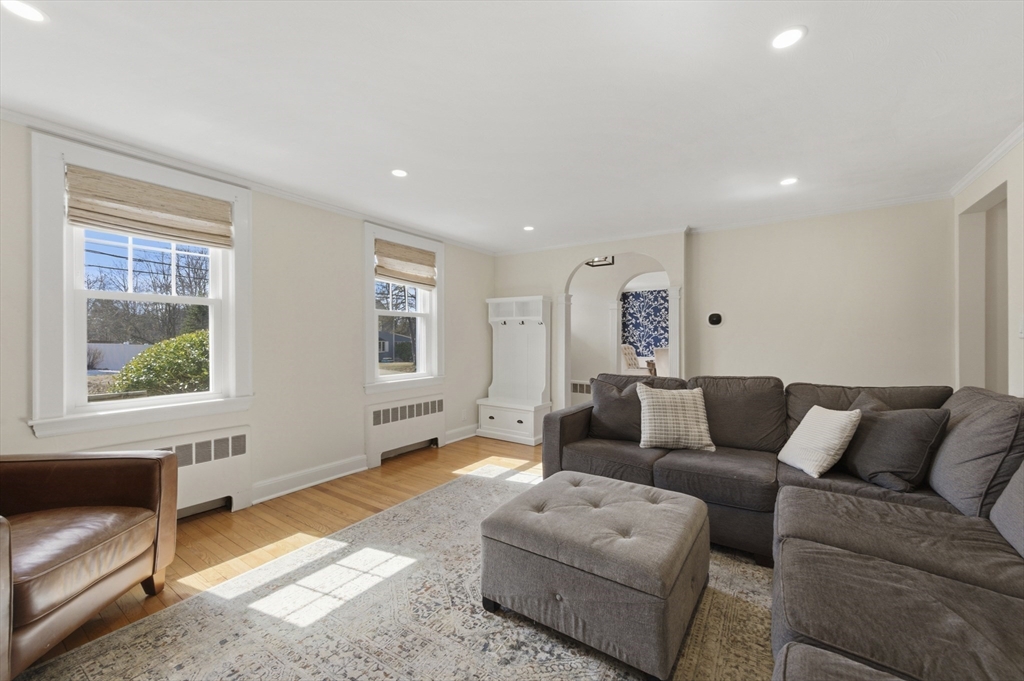 25 Wakefield Street Reading, MA 01867 - Photo 7 of 40