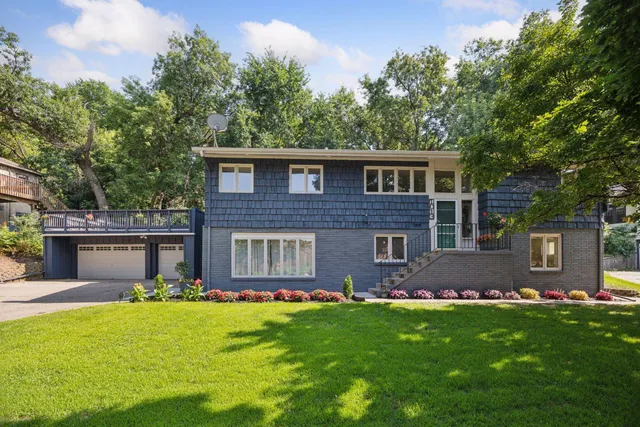 $749,900 | 1013 Kenwood Parkway, Minneapolis, MN 55403