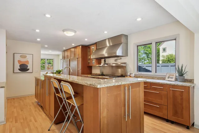 $749,900 | 1013 Kenwood Parkway, Minneapolis, MN 55403