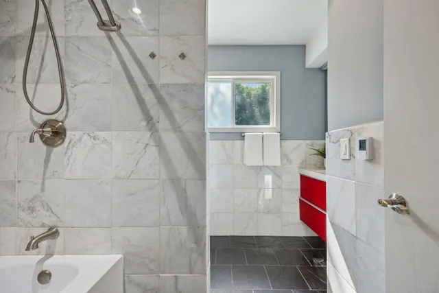 $749,900 | 1013 Kenwood Parkway, Minneapolis, MN 55403