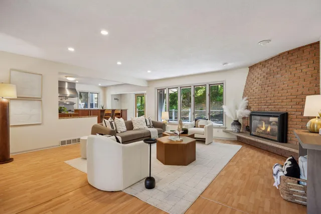 $749,900 | 1013 Kenwood Parkway, Minneapolis, MN 55403