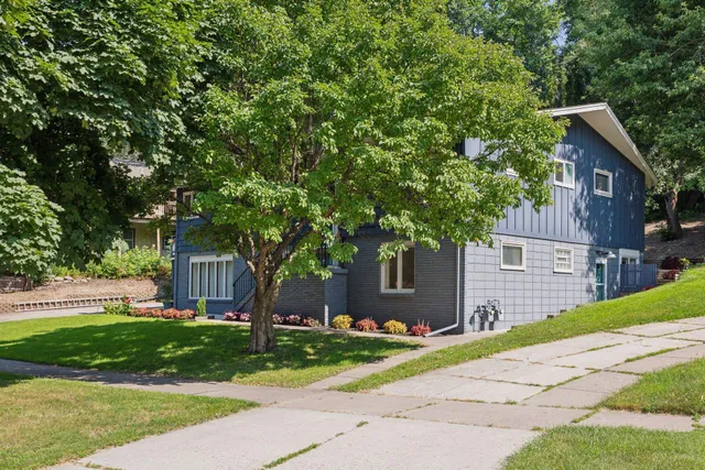 $749,900 | 1013 Kenwood Parkway, Minneapolis, MN 55403