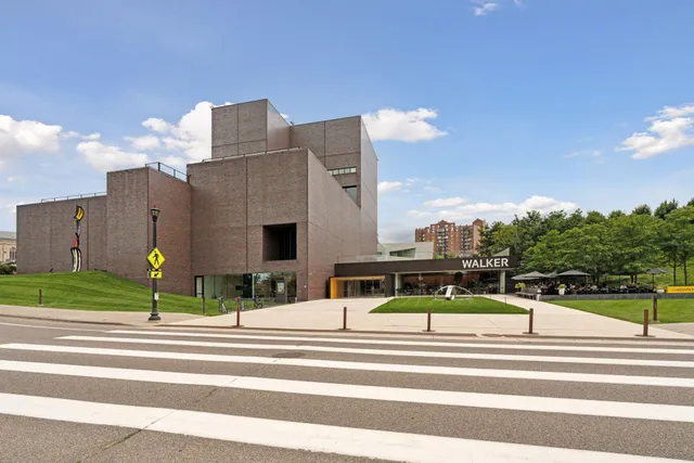 $749,900 | 1013 Kenwood Parkway, Minneapolis, MN 55403