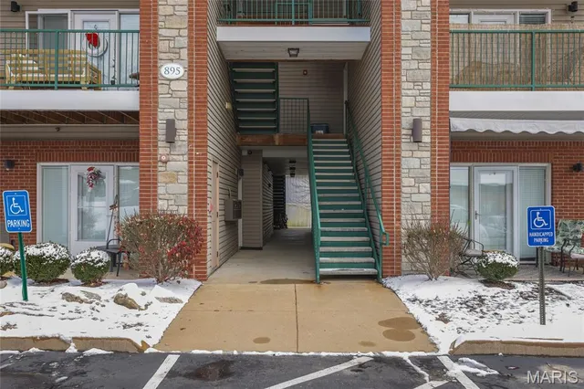 $199,000 | 895 Forest Avenue, Unit 103, Valley Park, MO 63088