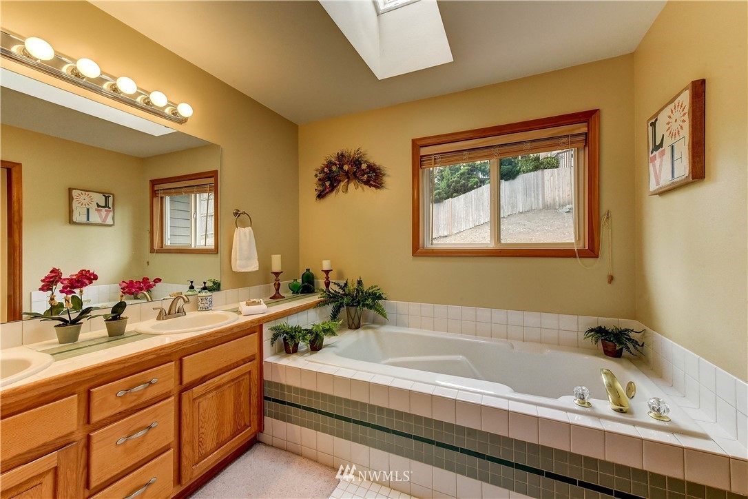 11025 Northeast 197th Street Bothell, WA 98011 - Photo 17 of 27 Gallery Image 17