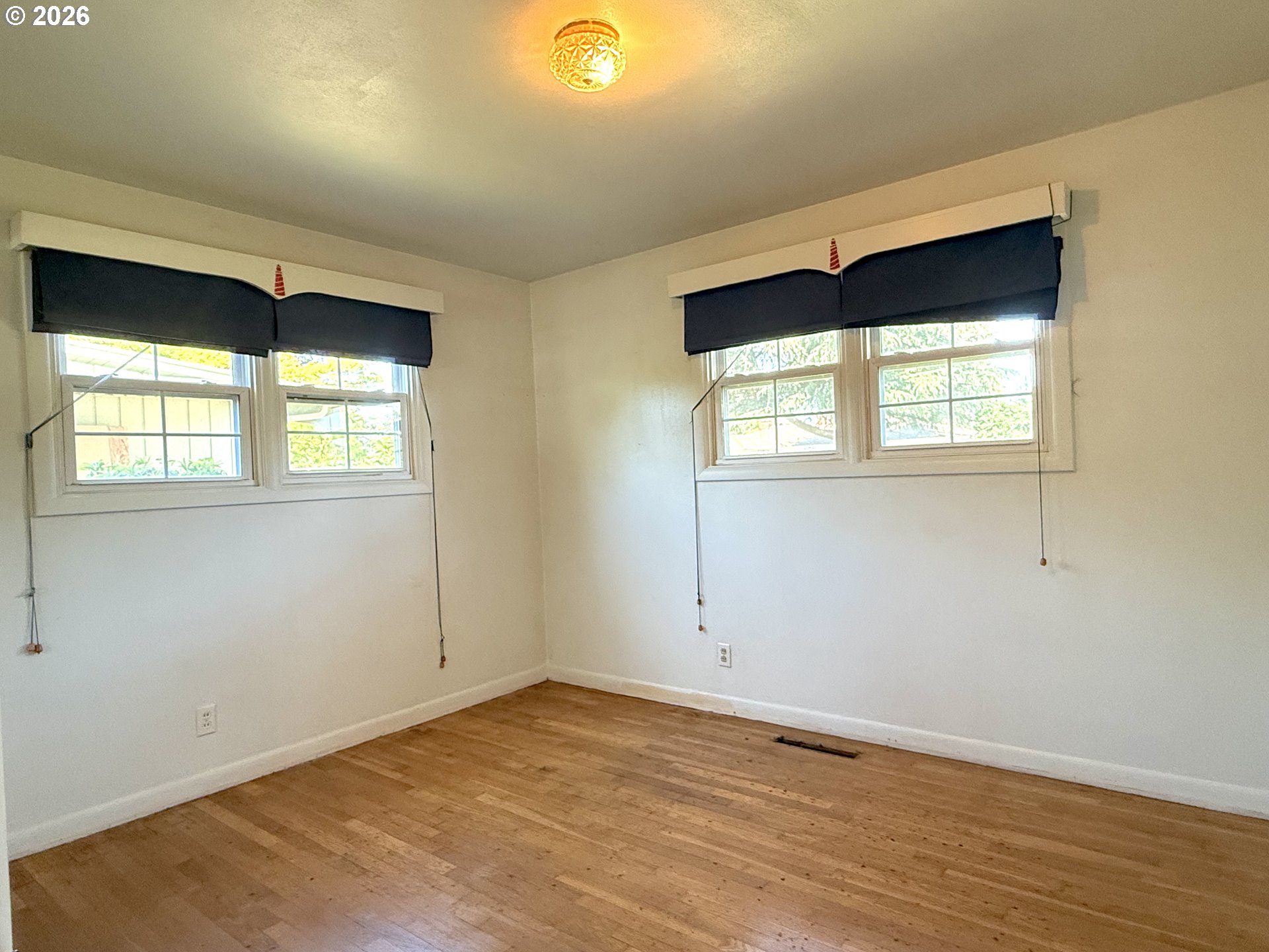 2172 Roland Way Eugene, OR 97401 - Photo 11 of 42 Hallway