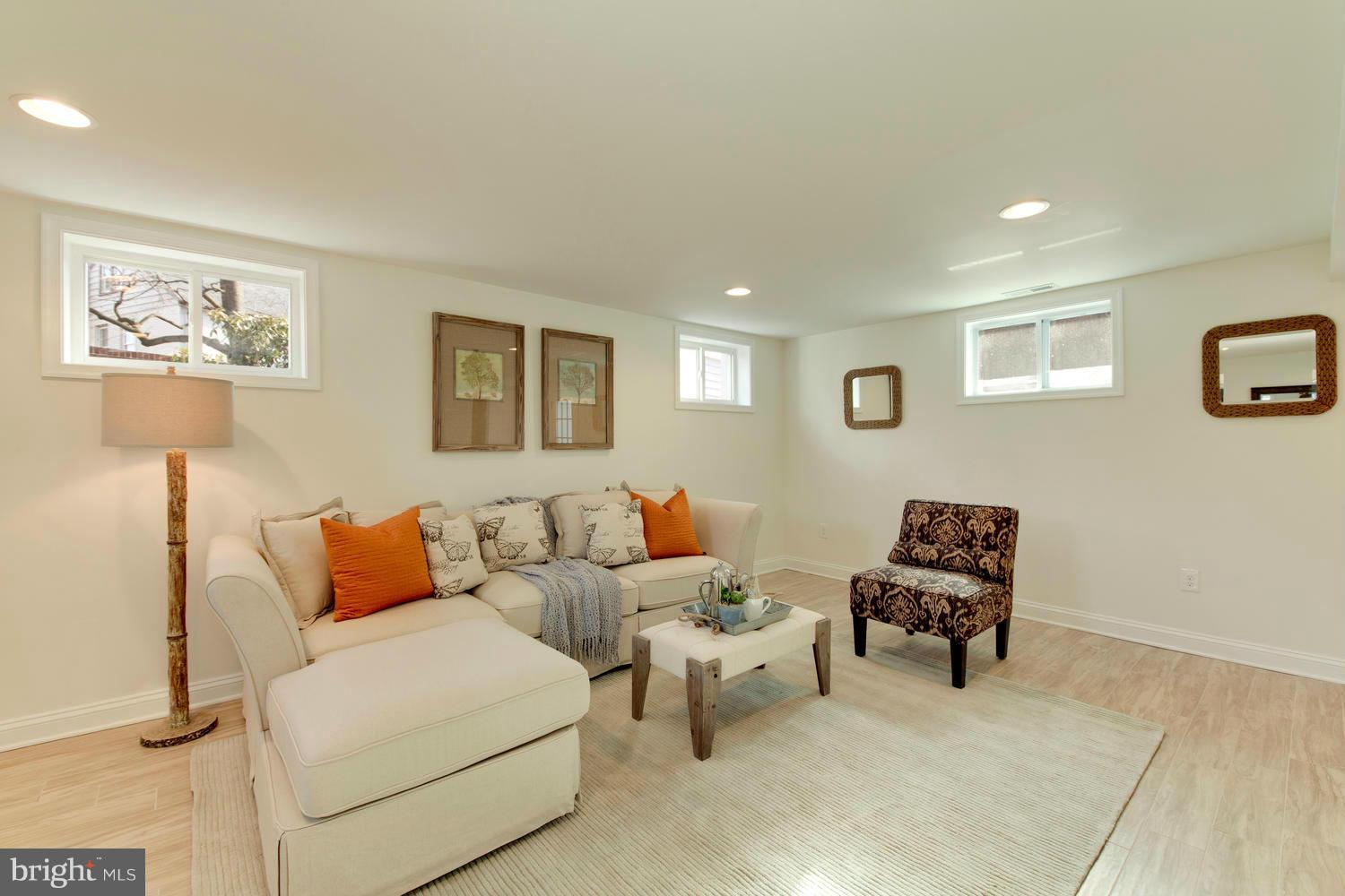 2 Noyes Court Silver Spring, MD 20910 - Photo 20 of 27 Family Room