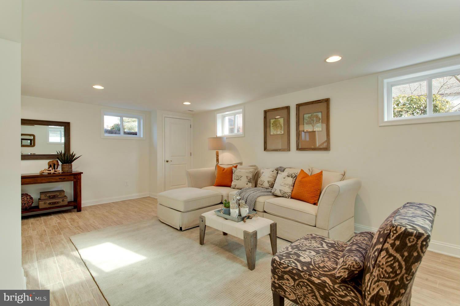 2 Noyes Court Silver Spring, MD 20910 - Photo 21 of 27 Family Room