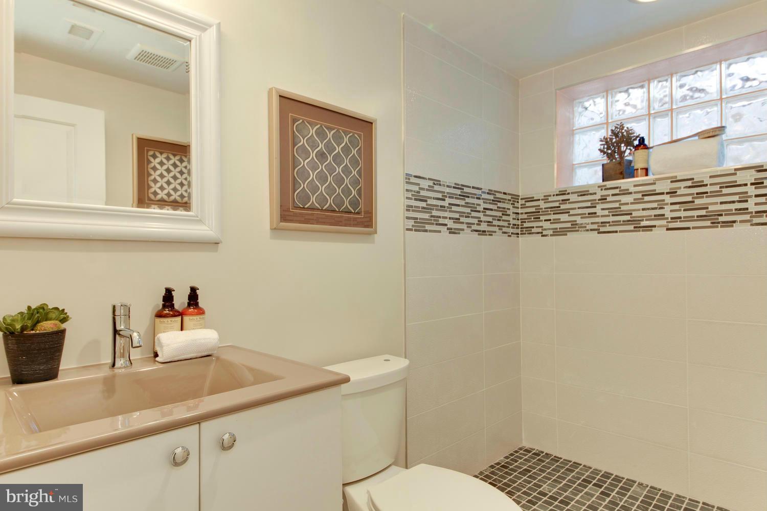 2 Noyes Court Silver Spring, MD 20910 - Photo 24 of 27 Bath