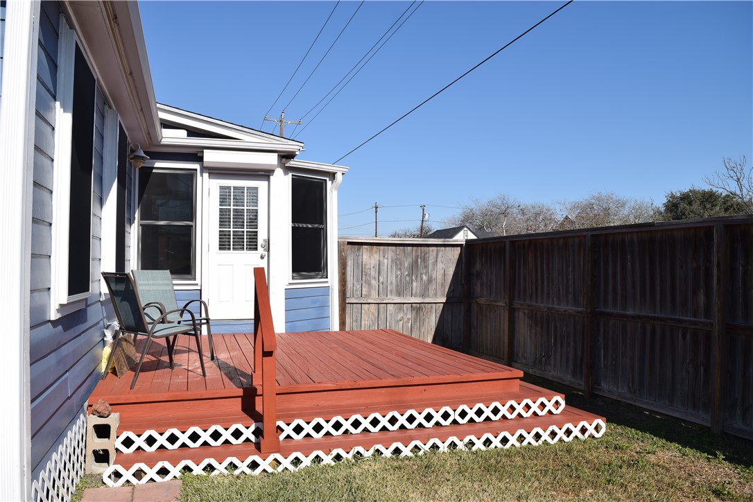 701 Naples Street Corpus Christi, TX 78404 - Photo 15 of 31 deck