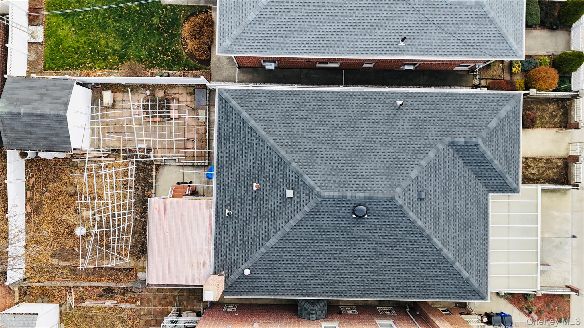 2154 Haight Avenue Bronx, NY 10461 - Photo 39 of 40 an aerial view of residential houses with outdoor space