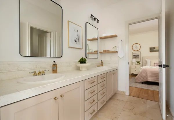 a en suite bathroom with double sink and a mirror
