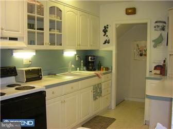 609 Meade Terrace Shillington, PA 19607 - Photo 4 of 12 Kitchen