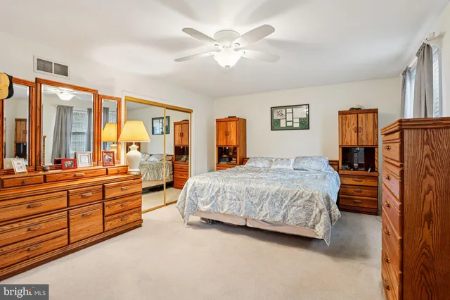 a bedroom that has a bed and a desk in it