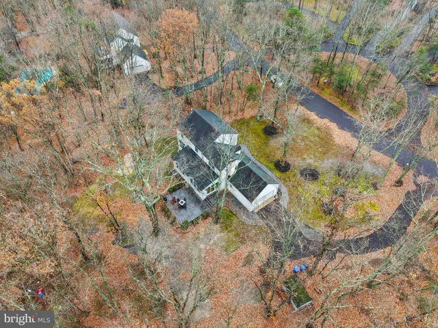 a view of a tennis court