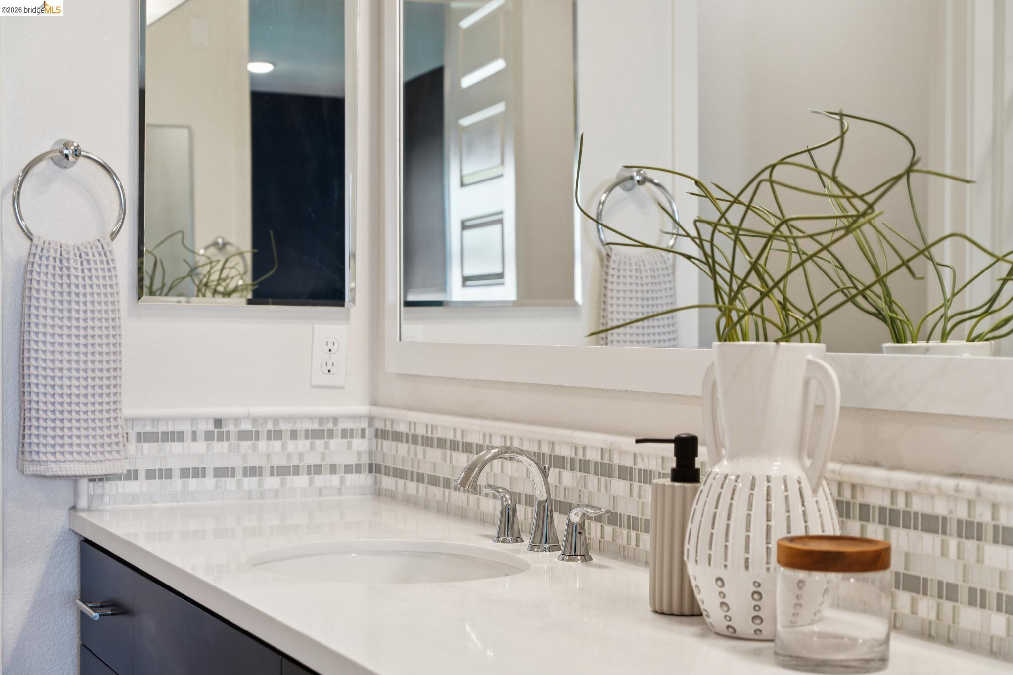 489 Diller Street Alameda, CA 94501 - Photo 33 of 60 Bathroom featuring vanity