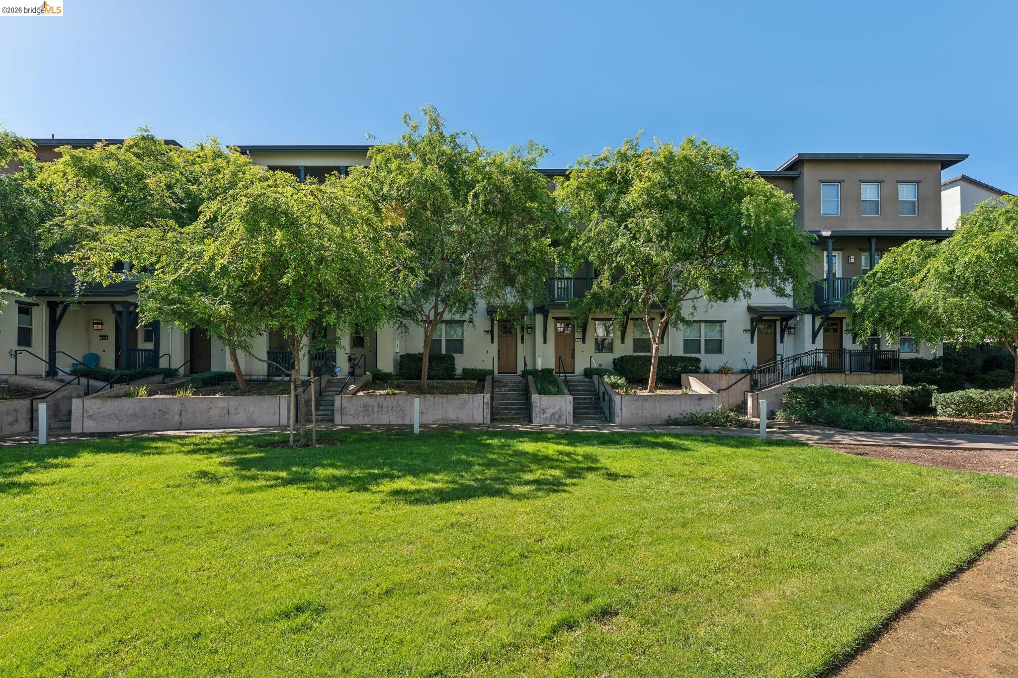 489 Diller Street Alameda, CA 94501 - Photo 58 of 60 View of home's community featuring a balcony