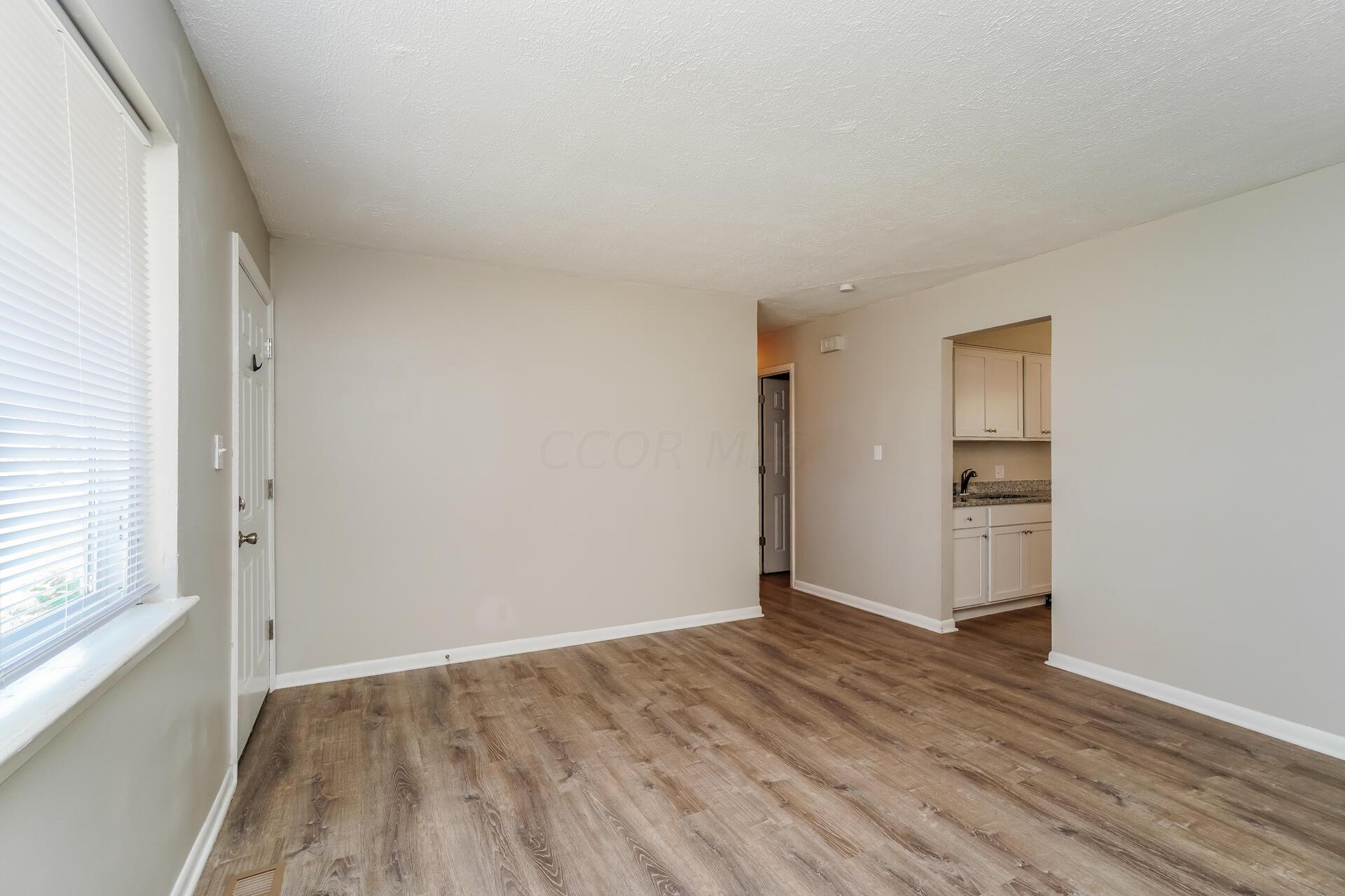 1325 Evergreen Road Columbus, OH 43207 - Photo 4 of 14 1 fornt