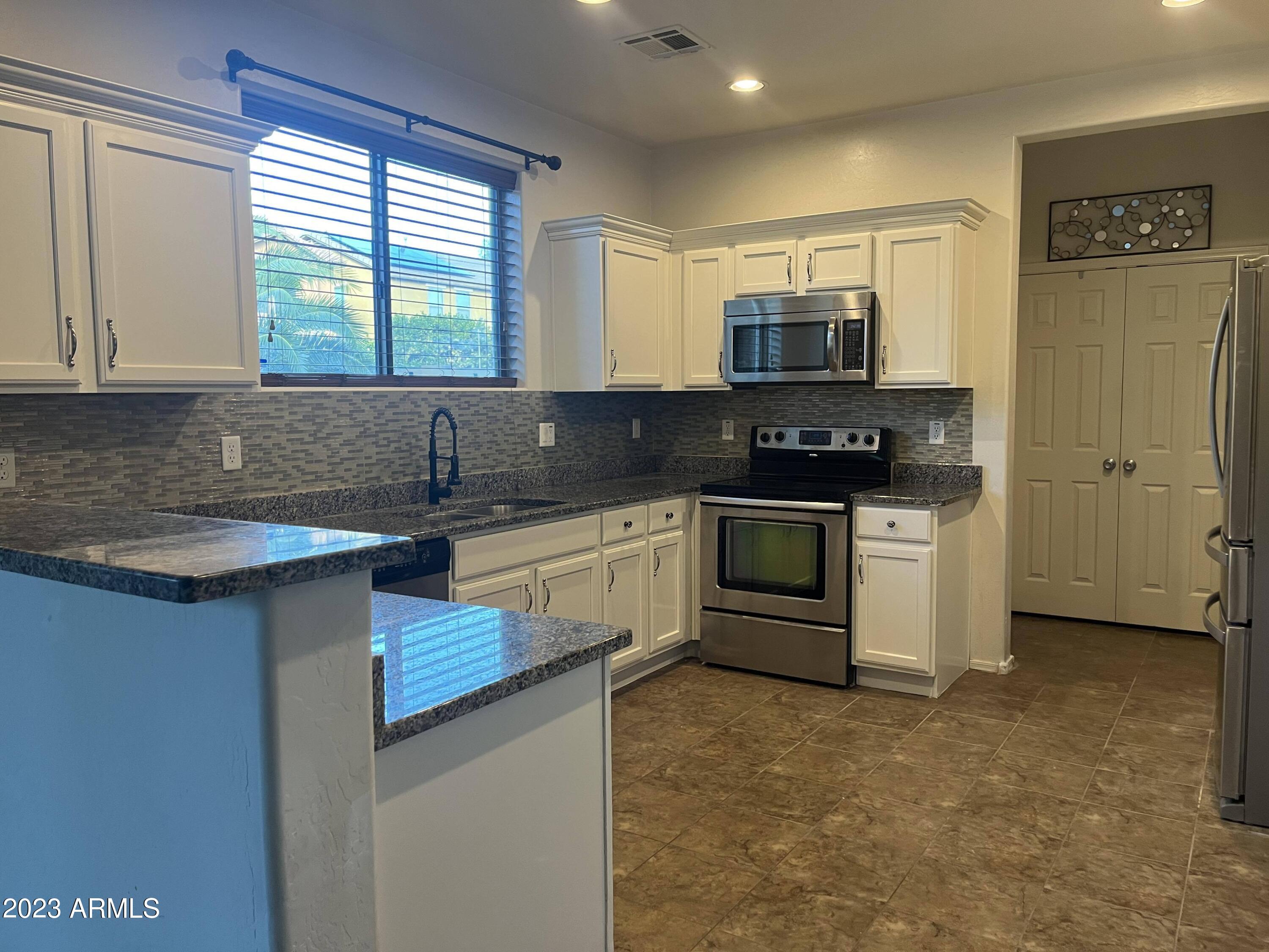 3452 East Harwell Road Gilbert, AZ 85234 - Photo 8 of 28 kitchen