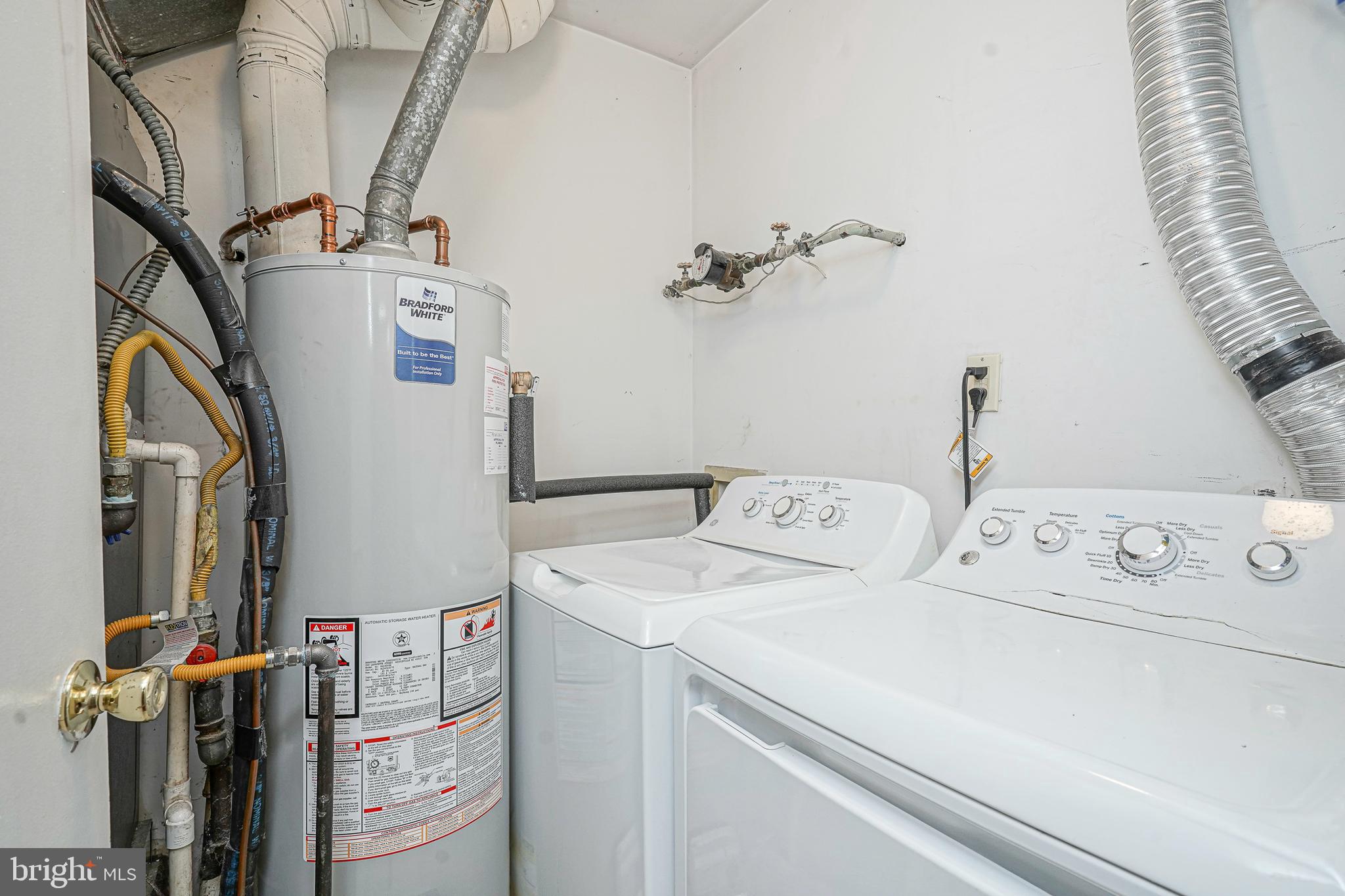 2402 Sedgefield Drive Mount Laurel, NJ 08054 - Photo 18 of 22 a utility room with dryer and washer