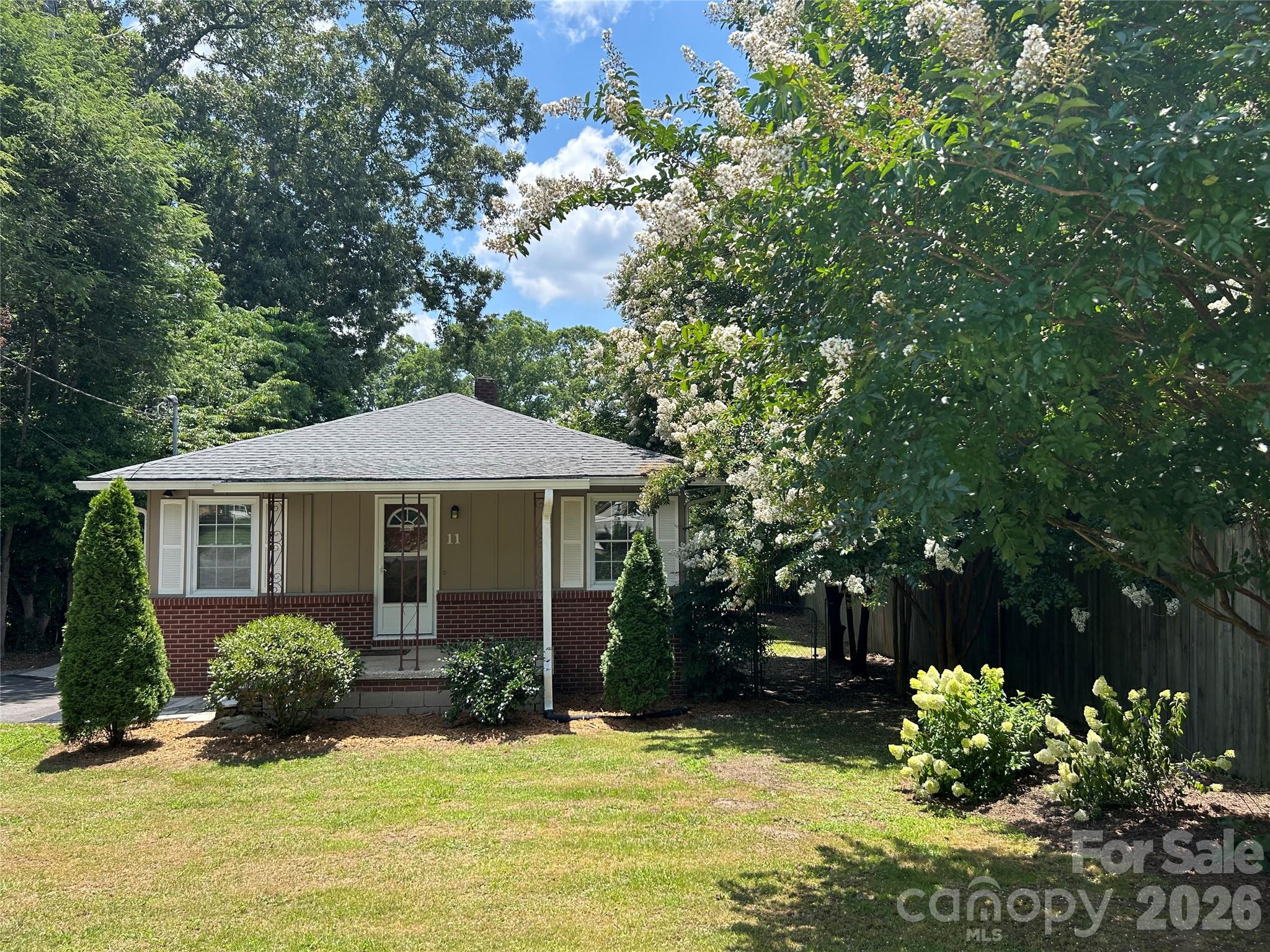 11 Mountain Road Hendersonville, NC 28791 - Photo 1 of 31