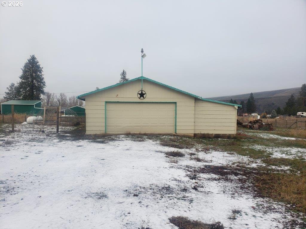 813 Couch Avenue Wallowa, OR 97885 - Photo 3 of 26
