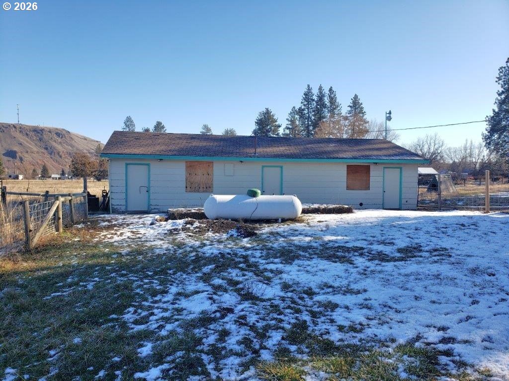 813 Couch Avenue Wallowa, OR 97885 - Photo 5 of 26