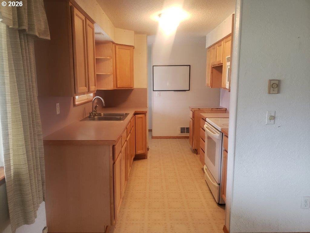 813 Couch Avenue Wallowa, OR 97885 - Photo 8 of 26