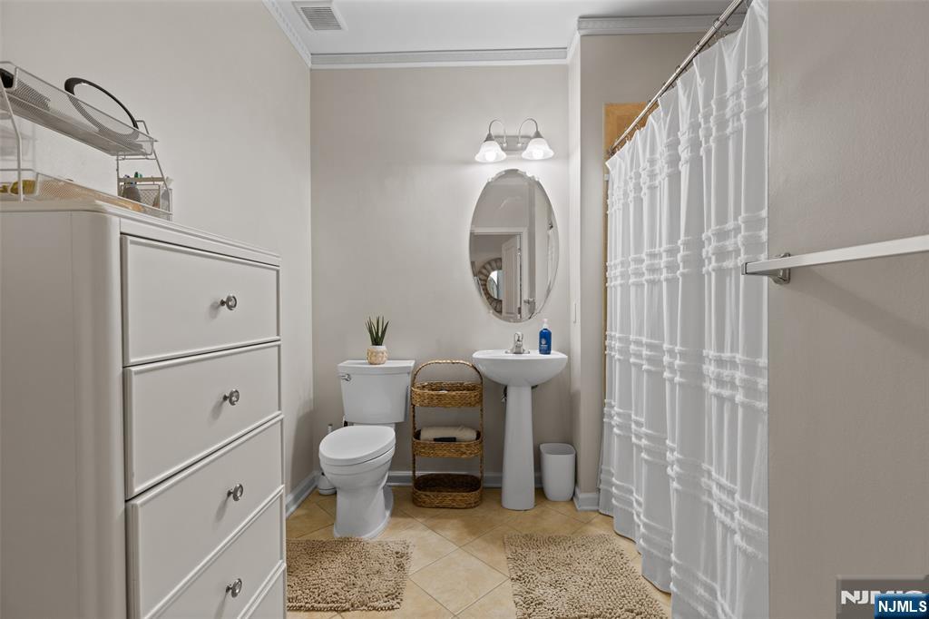 407 River Place Butler, NJ 07405 - Photo 12 of 25