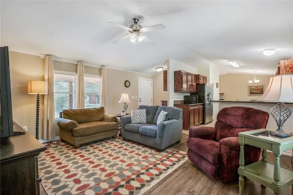 $350,000 | 412 Leaning Oak Lane, Somerville, TX 77879
