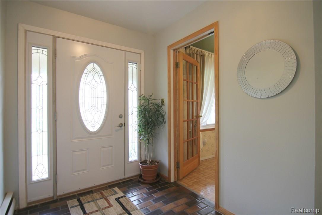 5940 Burnham Road Bloomfield Hills, MI 48301 - Photo 11 of 27 jBurnham Rd Foyer.jpg
