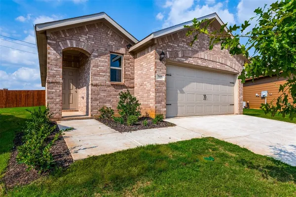 $2,100 | 717 Presidio Street, Aubrey, TX 76227
