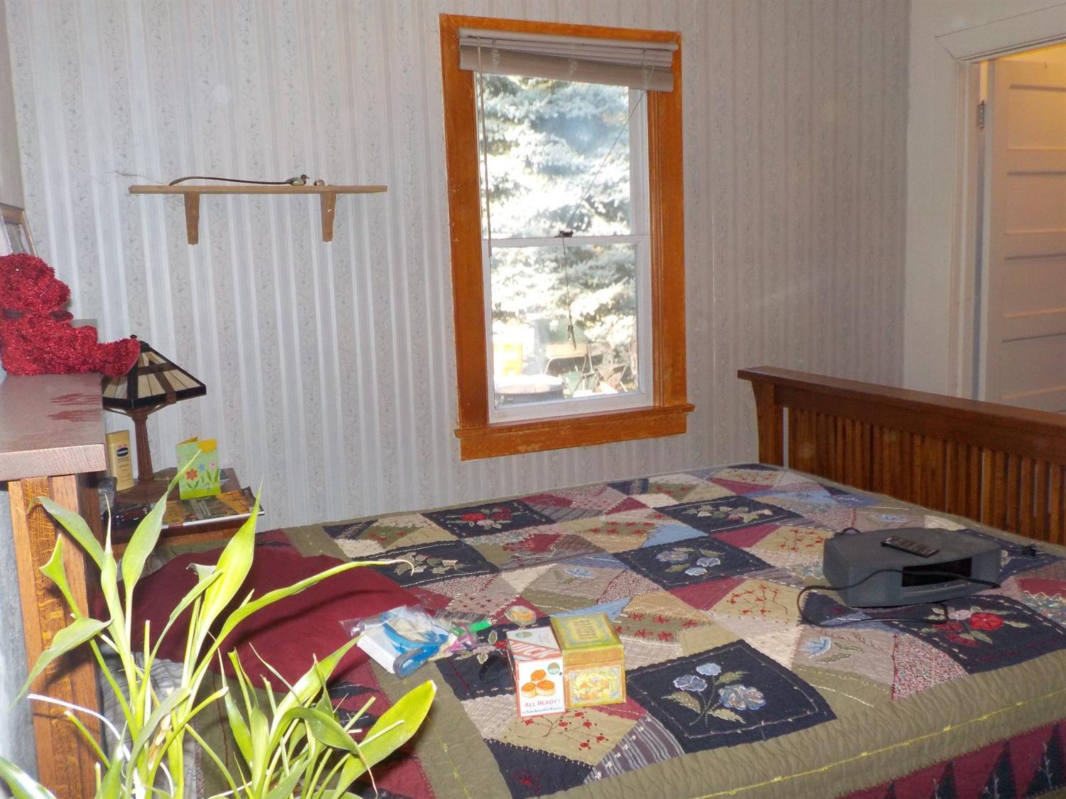 341 Red Blanket Road Prospect, OR 97536 - Photo 15 of 19 This is the second bedroom and has a nic