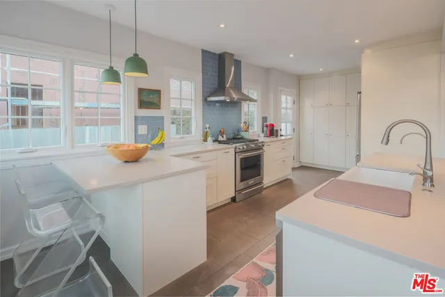 $9,500 | 513 North Mansfield Avenue, Los Angeles, CA 90036