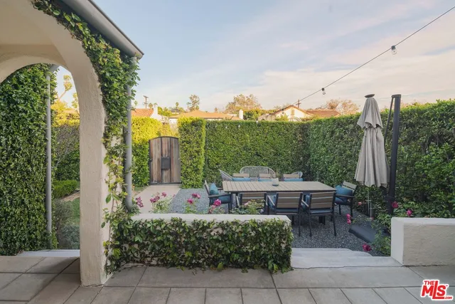 $9,500 | 513 North Mansfield Avenue, Los Angeles, CA 90036