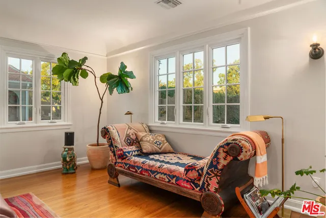 $9,500 | 513 North Mansfield Avenue, Los Angeles, CA 90036