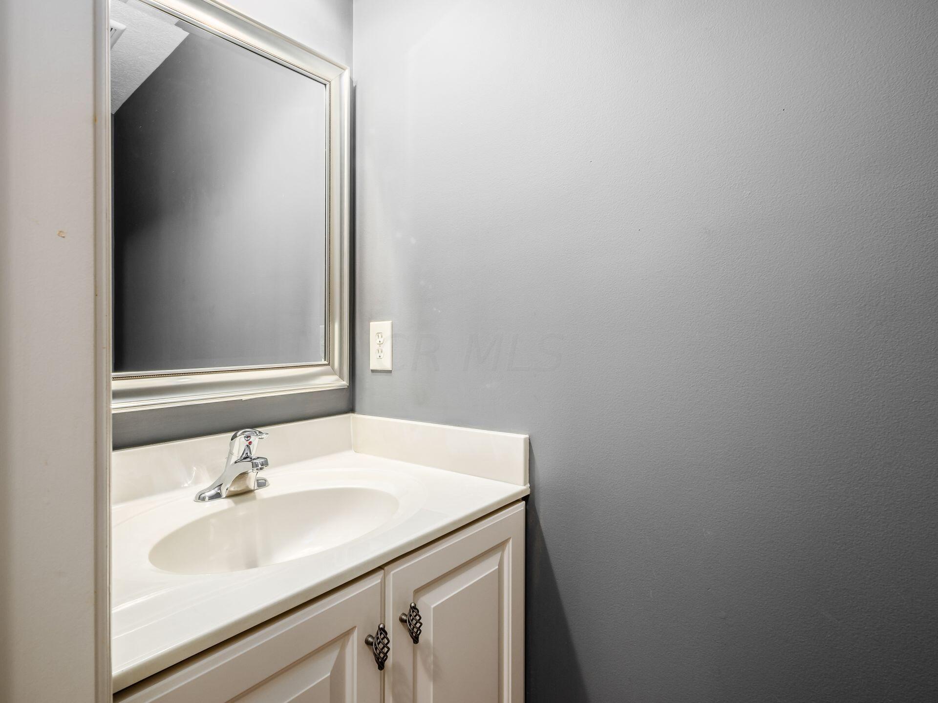 5923 Myrick Road Dublin, OH 43016 - Photo 14 of 39 Half bath