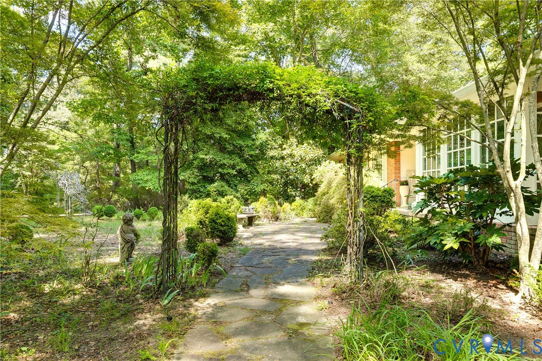 10475 Cherokee Road Richmond, VA 23235 - Photo 44 of 74 Front walkway