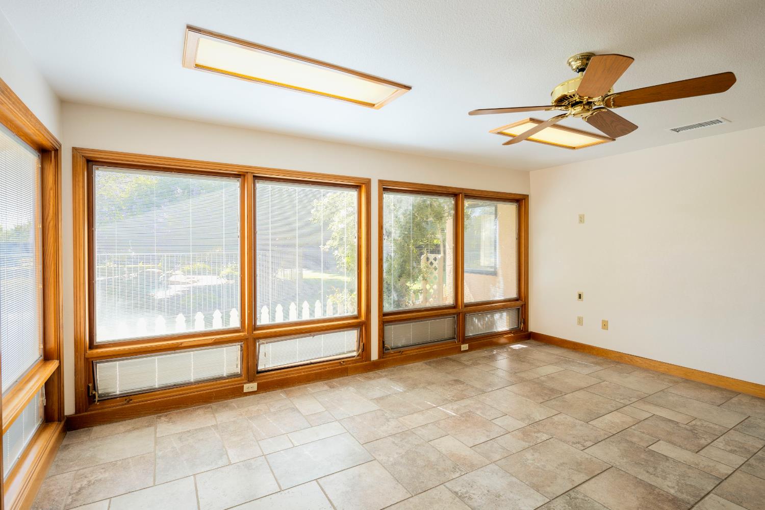 7855 South Buttonwillow Avenue Reedley, CA 93654 - Photo 10 of 81 Gallery Image 10