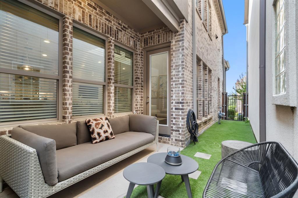 228 Skystone Drive Irving, TX 75038 - Photo 25 of 28 a living room with furniture and a large window