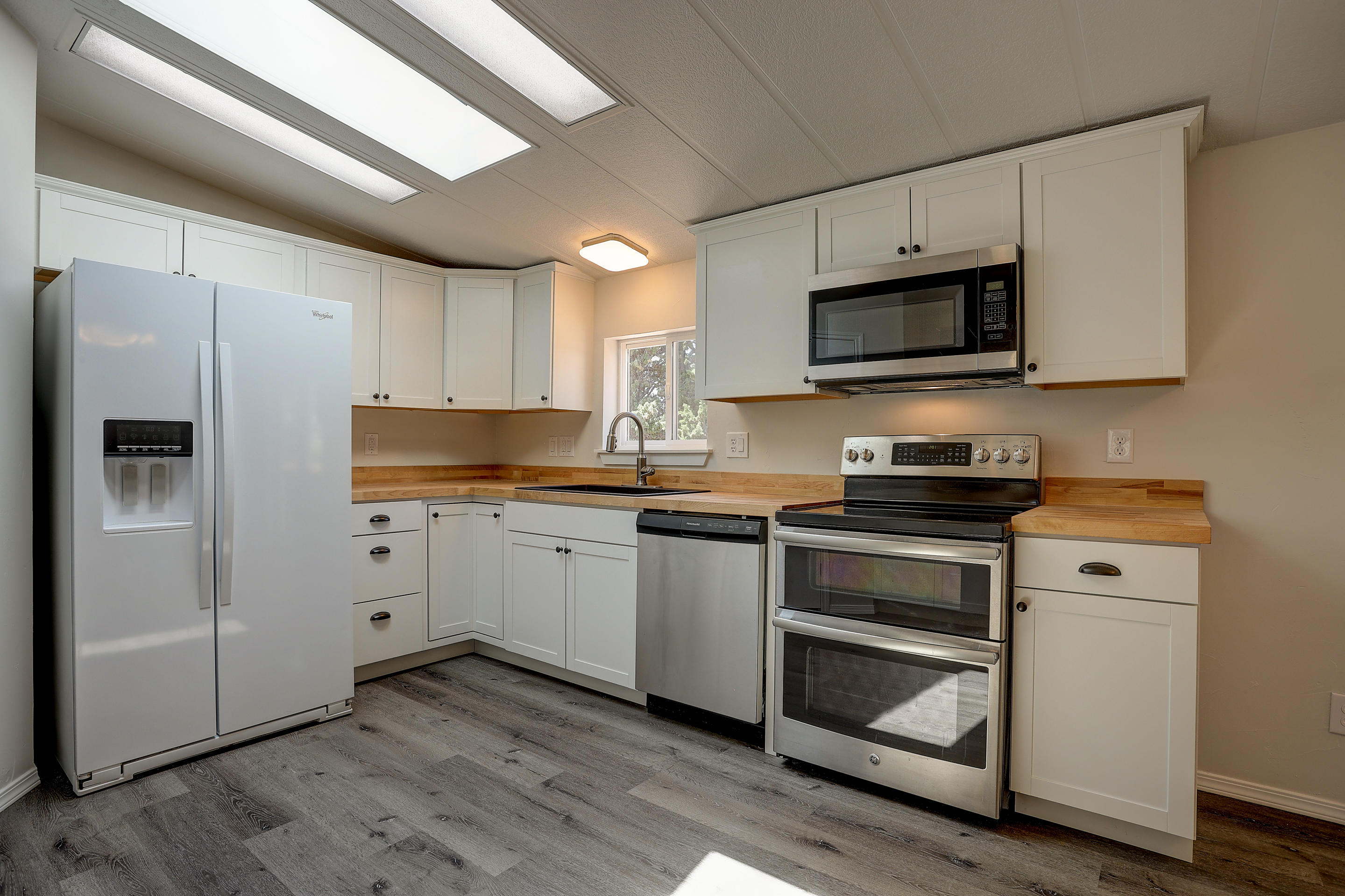 8085 Southwest Crater Loop Road Terrebonne, OR 97760 - Photo 7 of 26 kitchen use