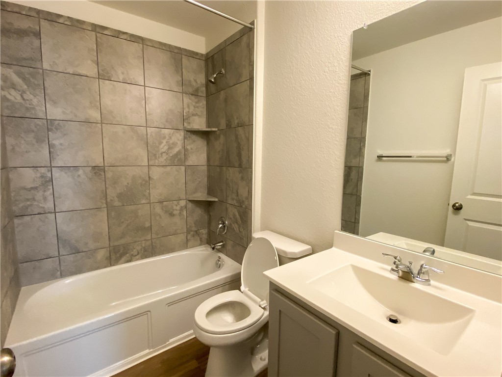 301 Greatest Gift Way Jarrell, TX 76537 - Photo 18 of 20 a bathroom with a sink mirror toilet and bathtub