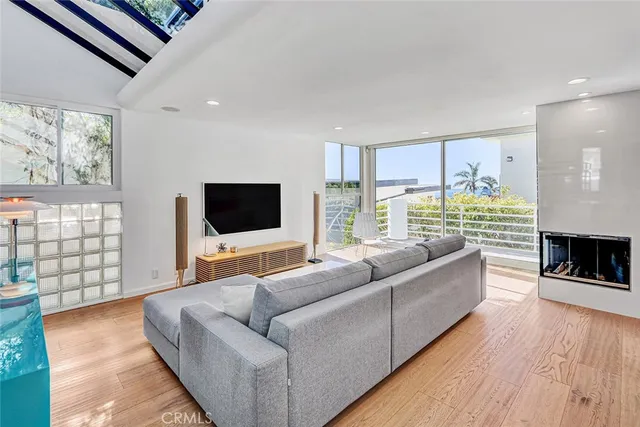 $2,595,000 | 1633 Prospect Avenue, Hermosa Beach, CA 90254