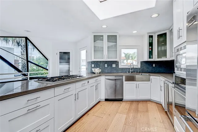 $2,595,000 | 1633 Prospect Avenue, Hermosa Beach, CA 90254