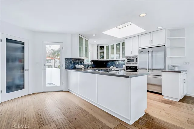 $2,595,000 | 1633 Prospect Avenue, Hermosa Beach, CA 90254