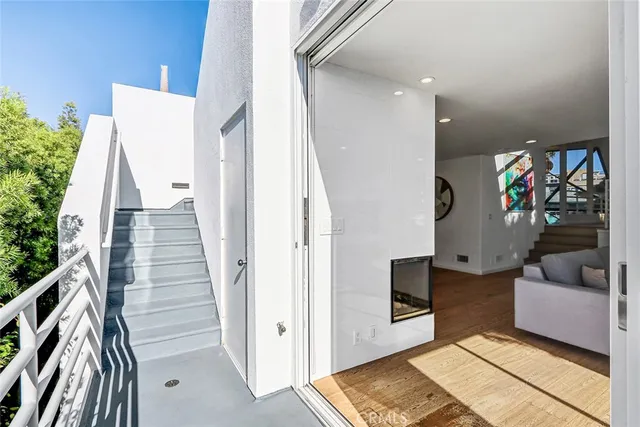 $2,595,000 | 1633 Prospect Avenue, Hermosa Beach, CA 90254