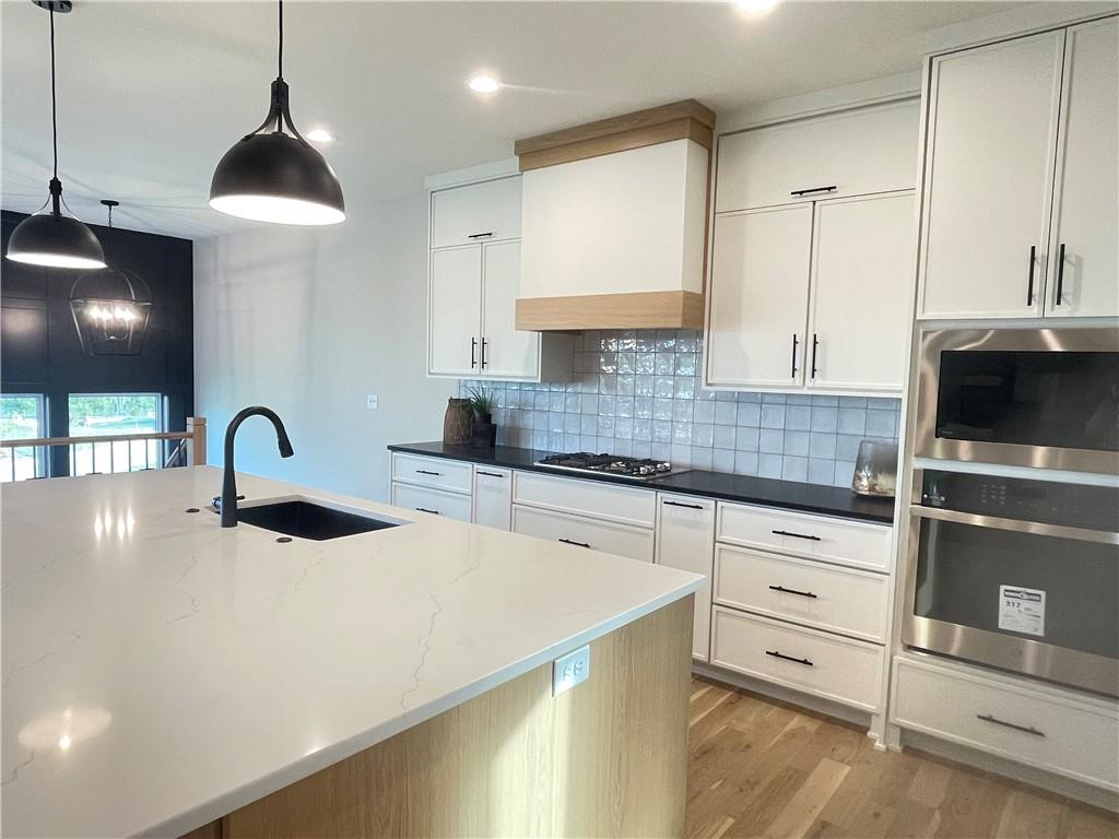 9019 Freedom Street Lenexa, KS 66227 - Photo 11 of 37